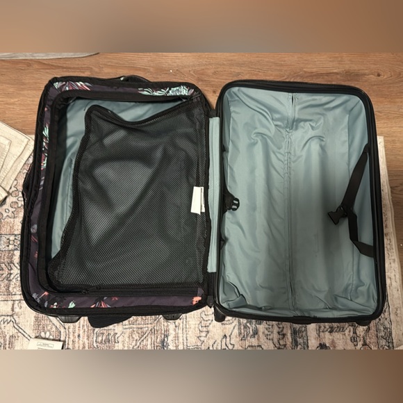 Dakine Floral medium sized suite case - Picture 3 of 4